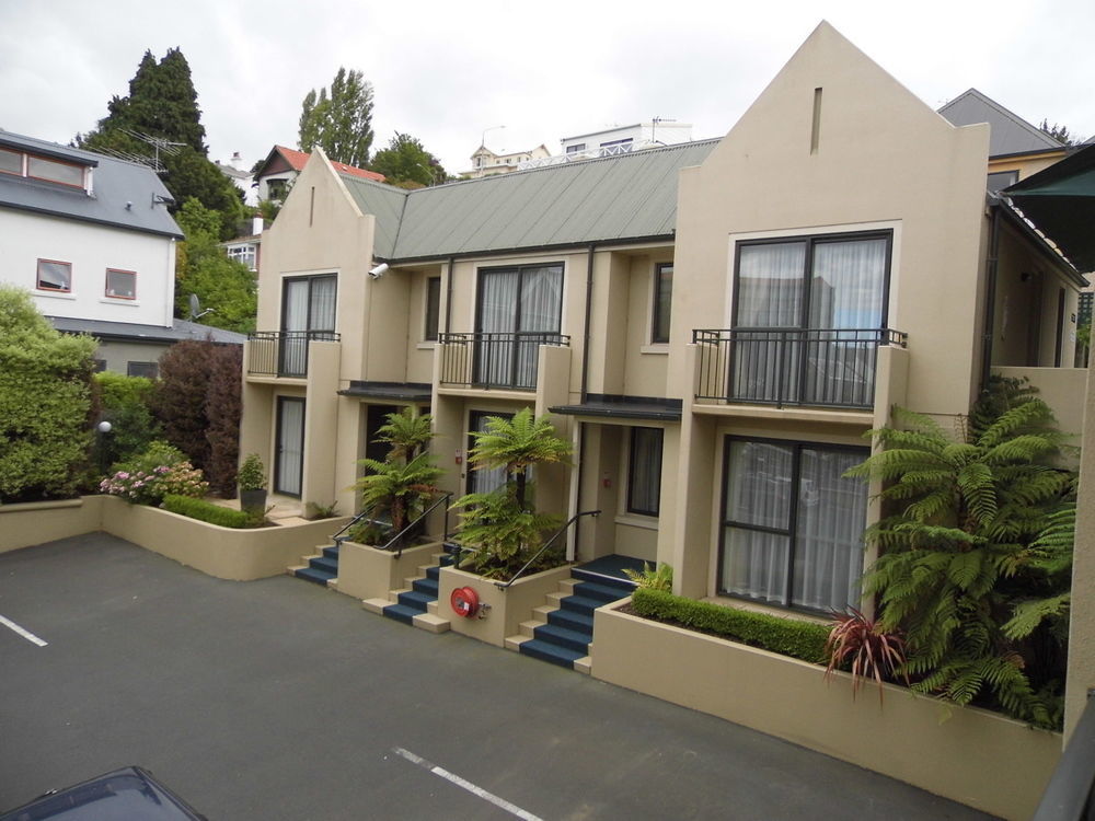 Motel On York 4*