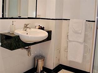 On York Motel 4*